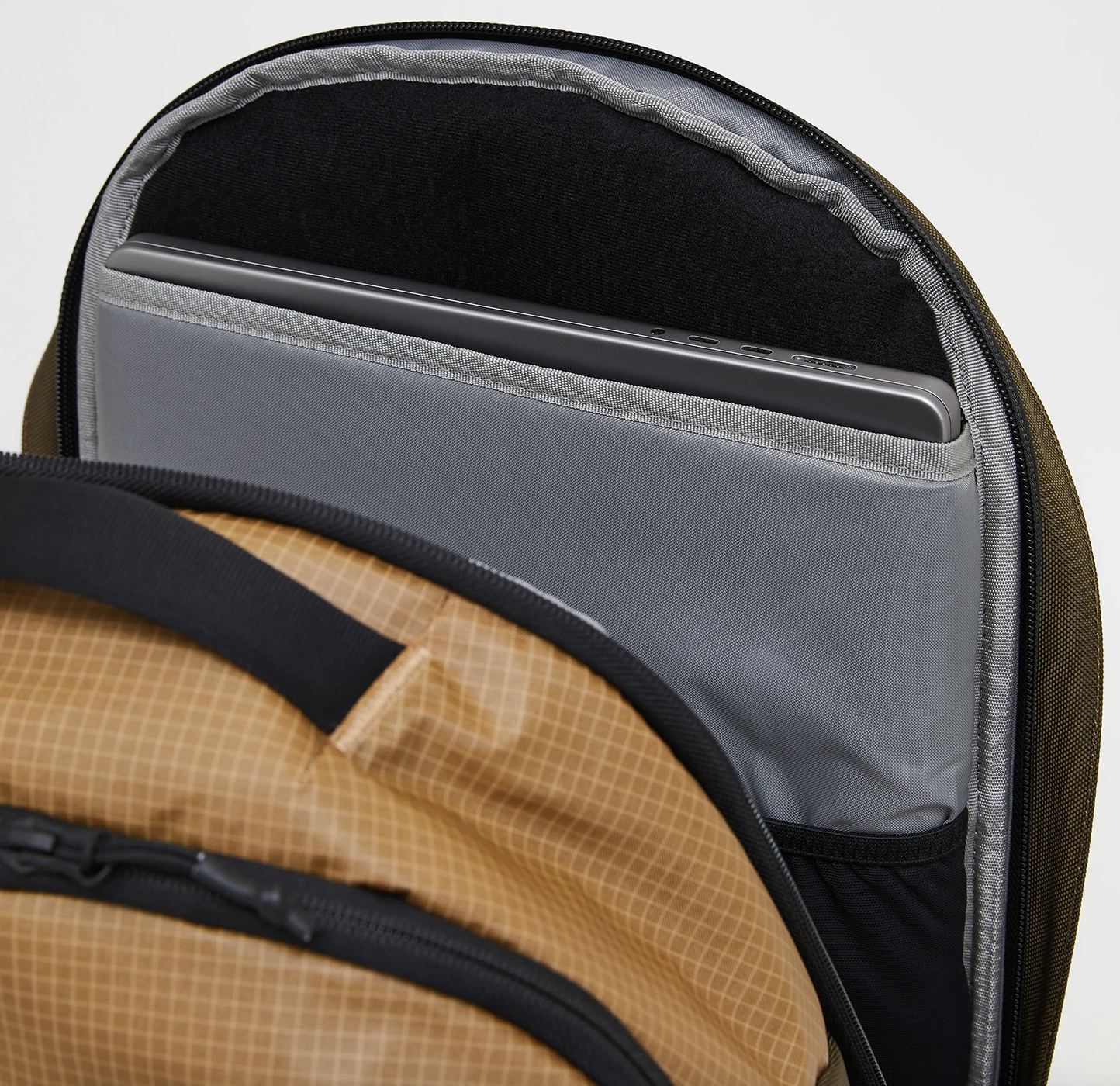 Peak Commuter Backpack Sand