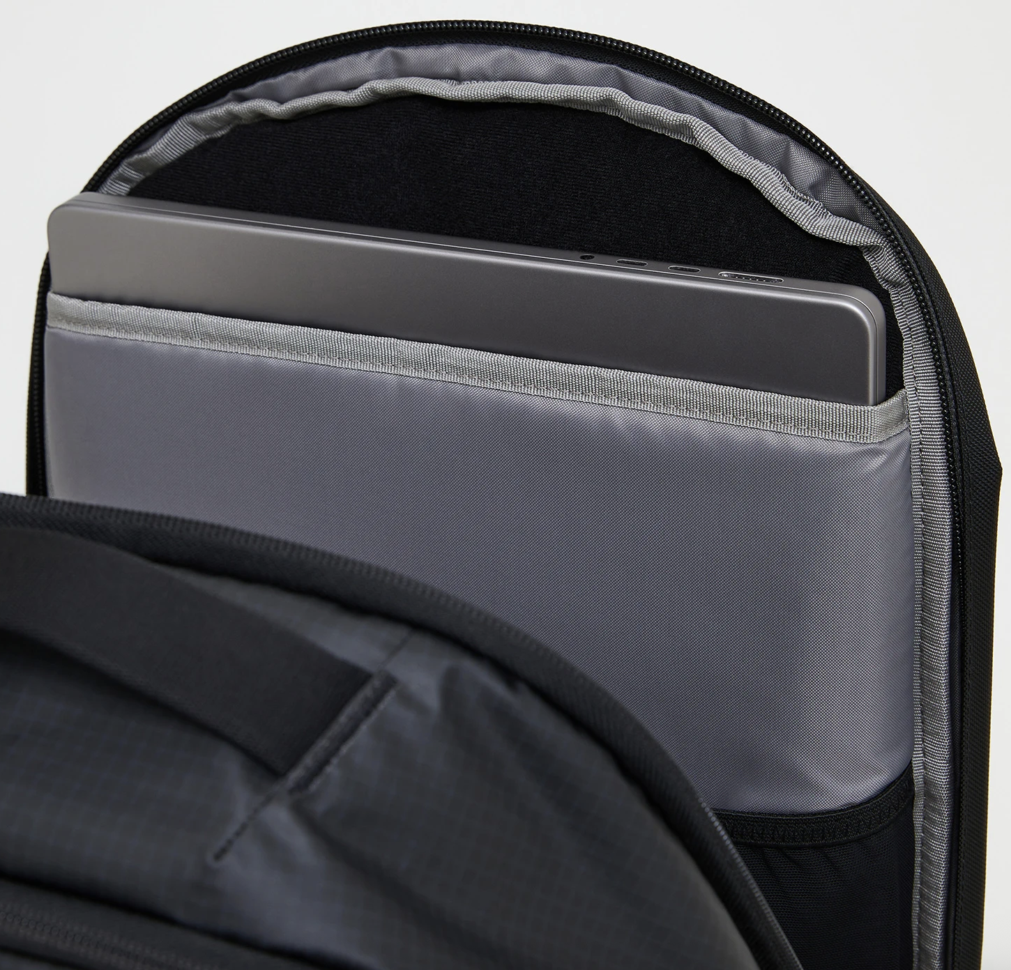 Peak Commuter Backpack Sort